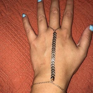 Hand jewelry
